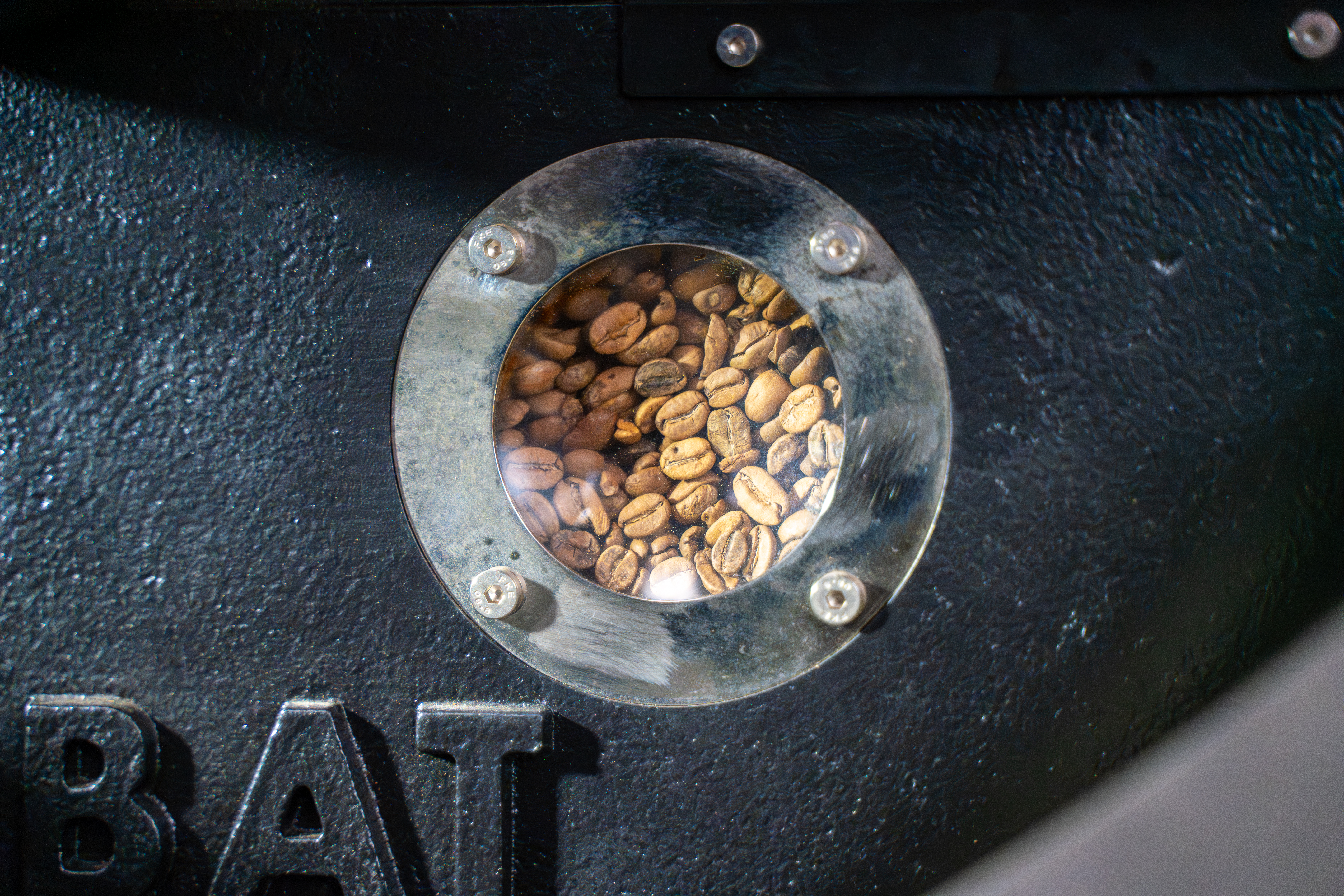 Koffiebonen in de brander